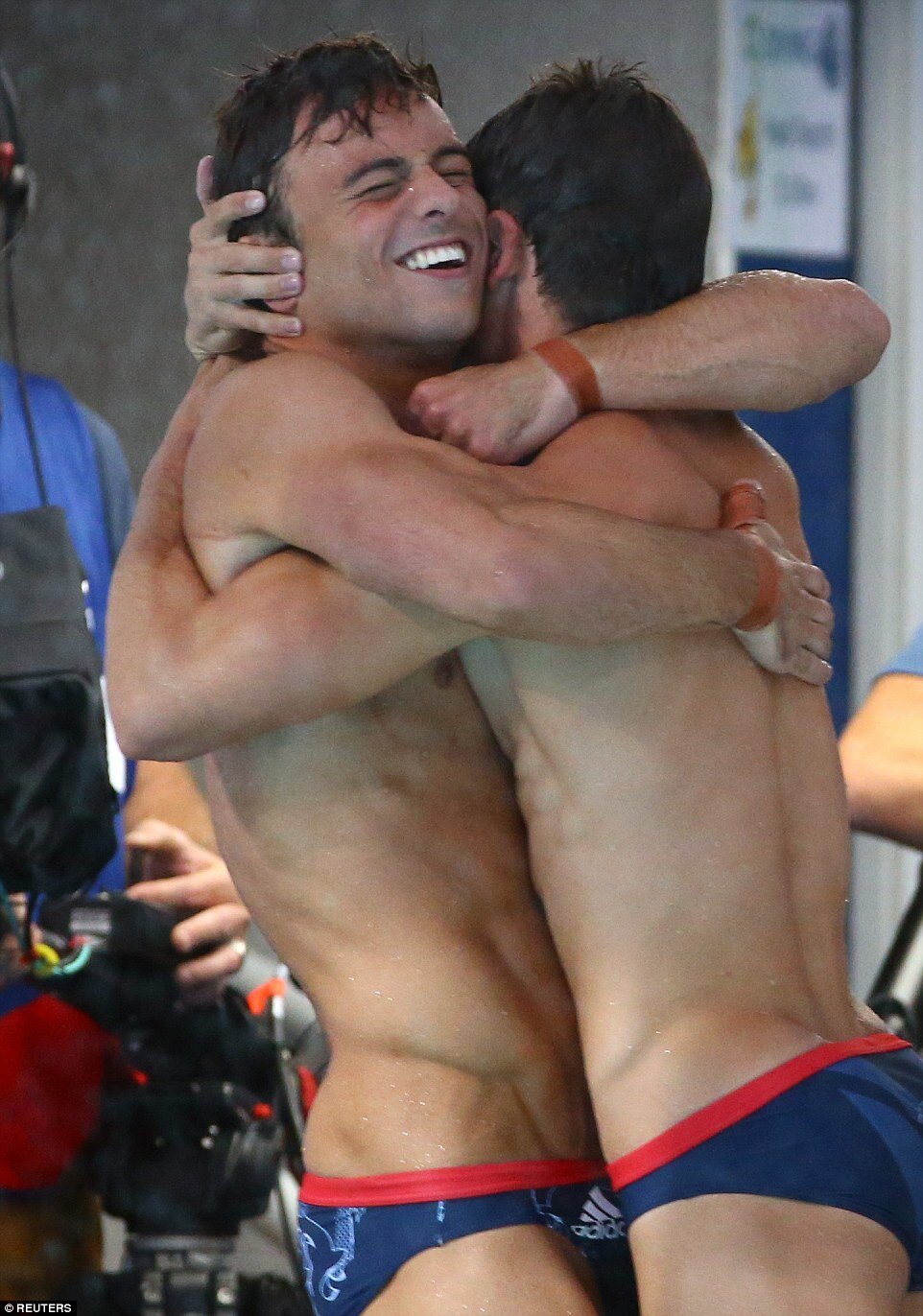 3703bc9600000578-3729977-tom_daley_and_diving_partner_daniel_goodfellow_right_jumped_into-a-68_1470689002976